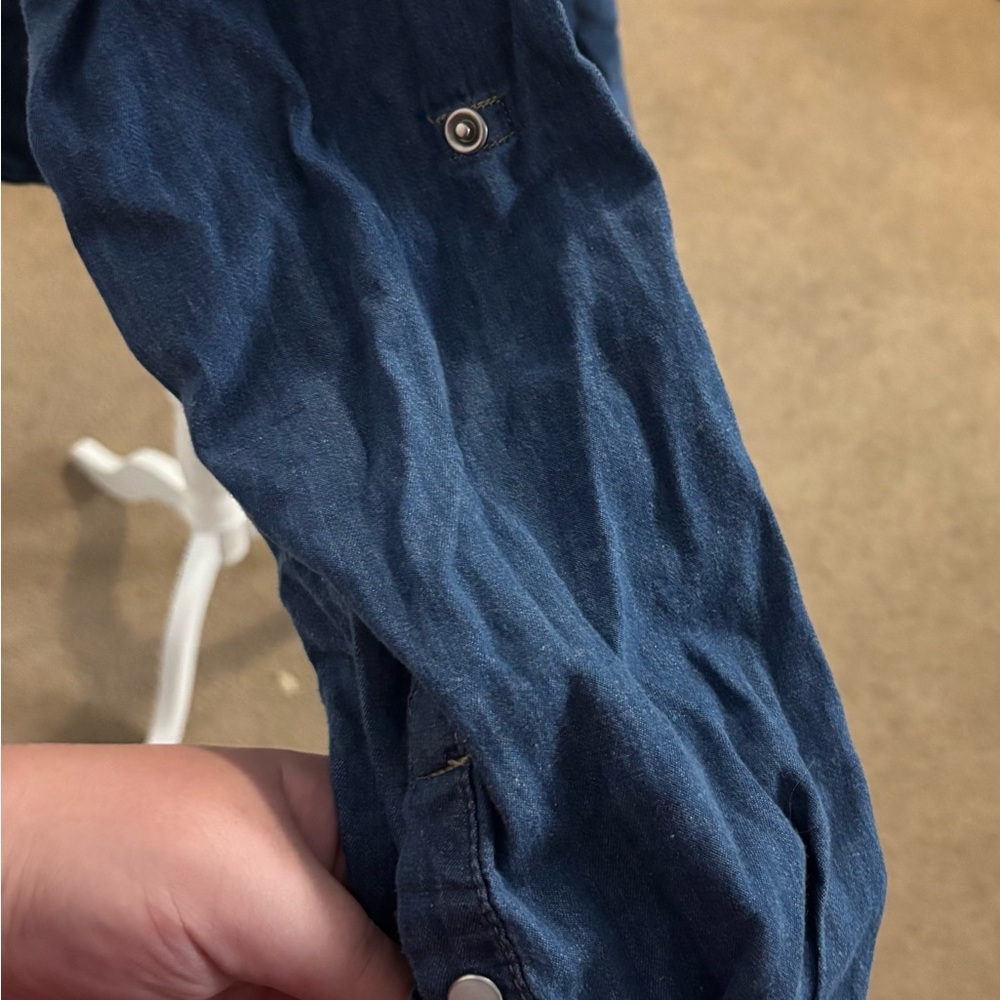 Button-Up Shirt - Picture 4 of 5